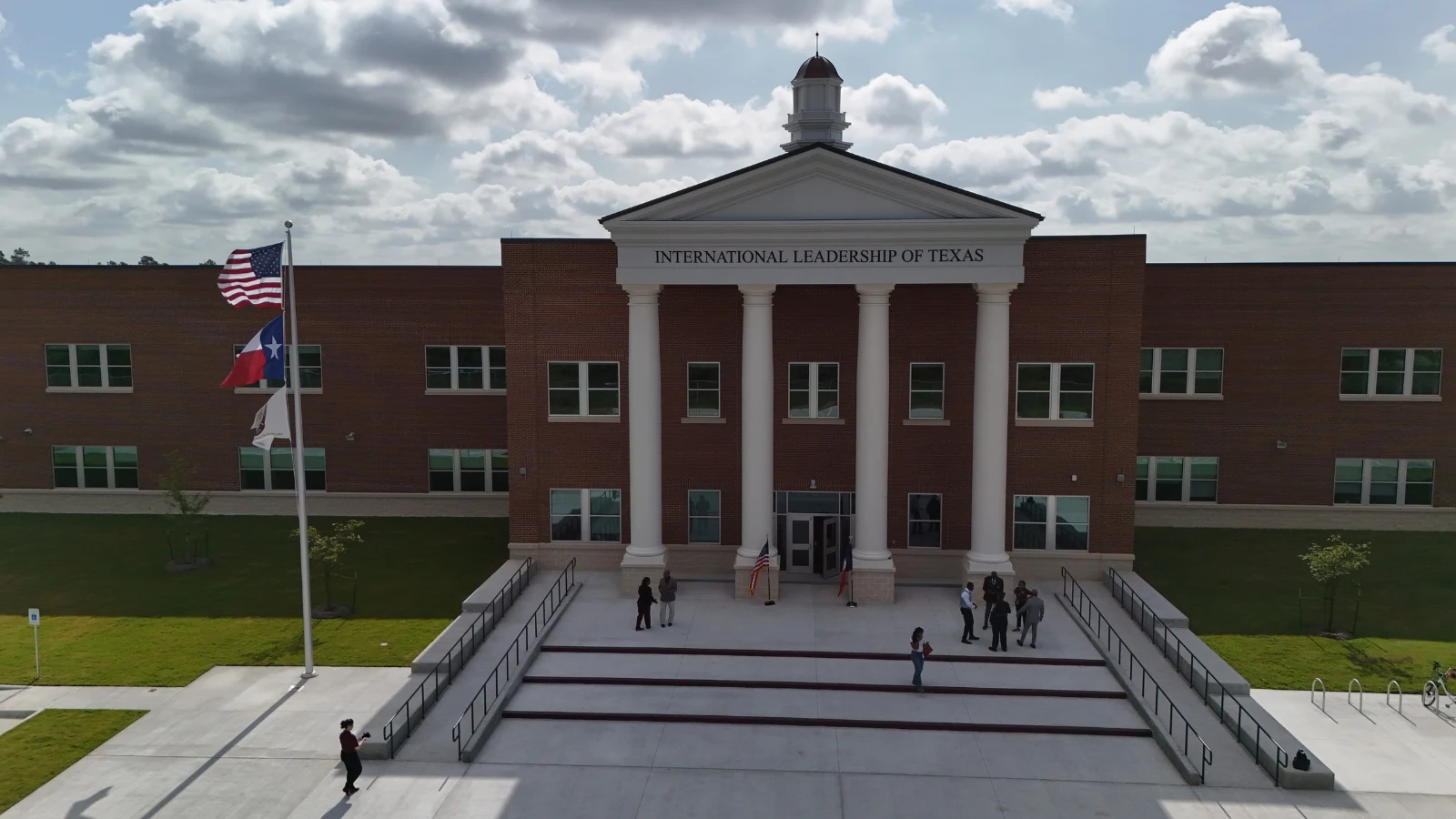 iltexas liberty high school welcomes students to new school building in cleveland 3